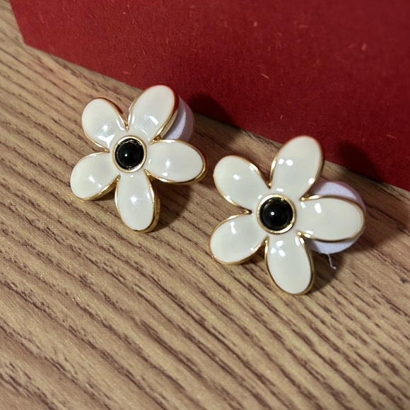 18K Gold Plated Daisy Flower Vintage Earrings - Picture 6 of 7